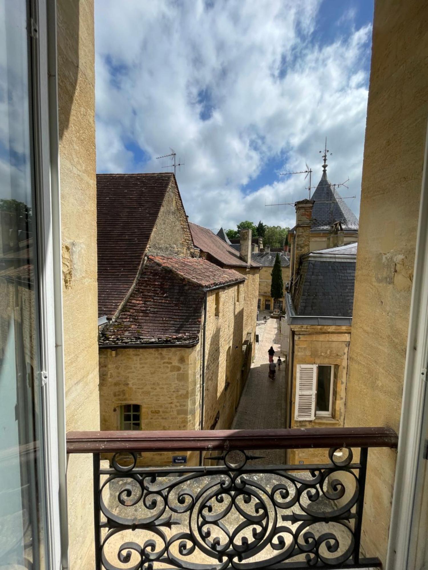 Au Coeur Du Centre Historique De Sarlat Apartment Bagian luar foto